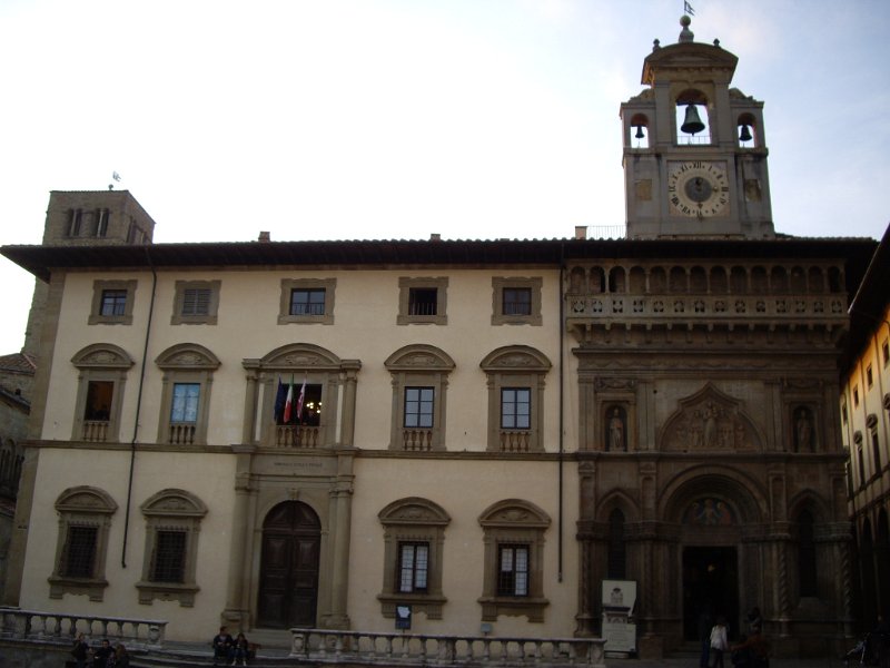 arezzo piazza grande03.jpg